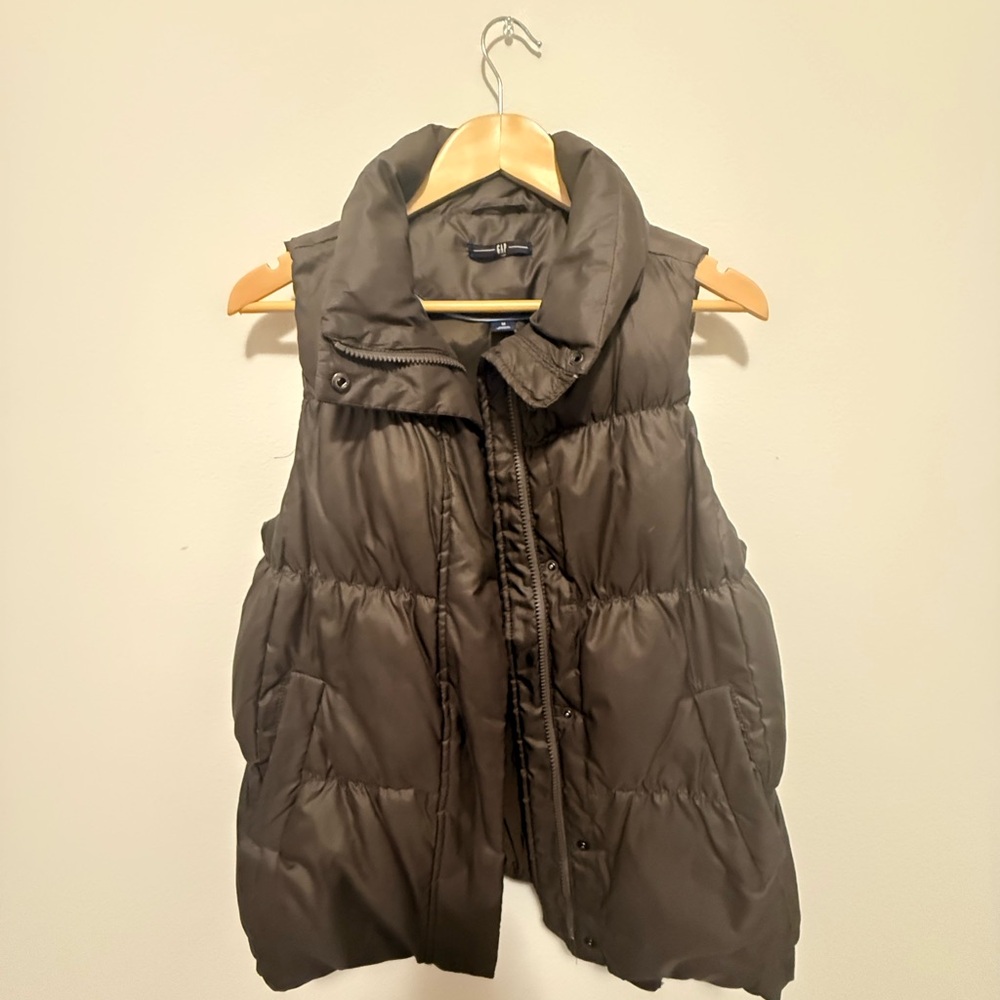 GAP Women's Quilted Vest - Brown